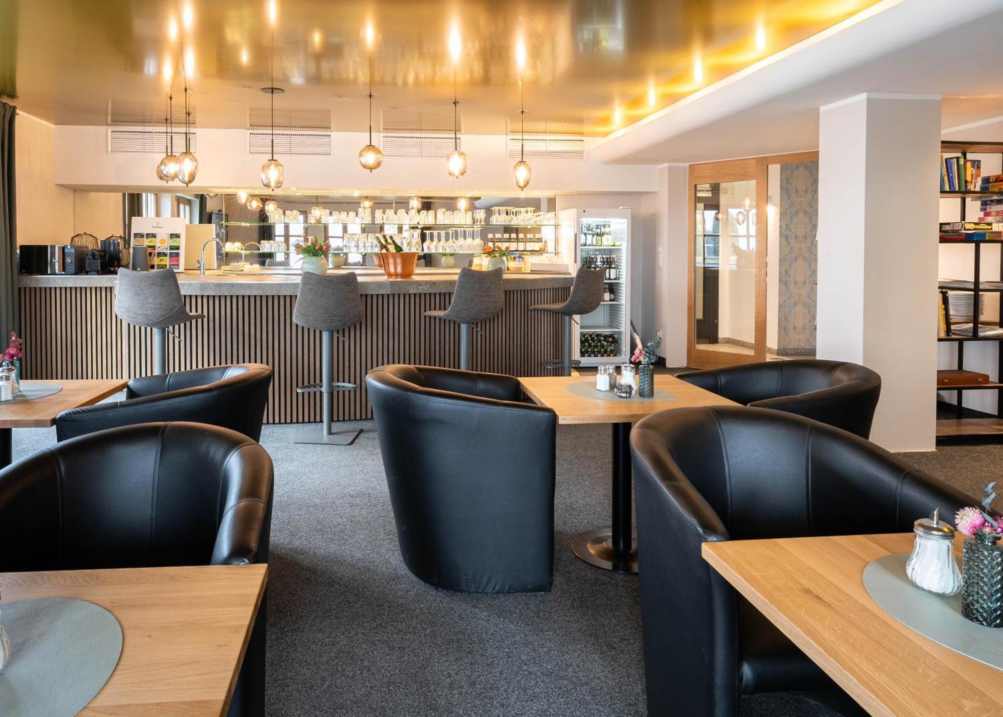 Sopherl Am See - Fruehstueck Auf Der Seeterrasse, Sehr Ruhig Und Wunderschoen Am See, 3 Minuten Nach Oberpfaffenhofen, Viele Radtouren, Restaurants & Cafes In Der Umgebung Веслинг Экстерьер фото