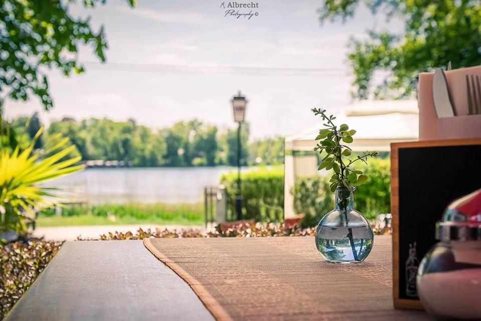Sopherl Am See - Fruehstueck Auf Der Seeterrasse, Sehr Ruhig Und Wunderschoen Am See, 3 Minuten Nach Oberpfaffenhofen, Viele Radtouren, Restaurants & Cafes In Der Umgebung Веслинг Экстерьер фото