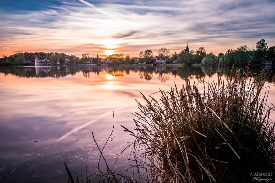 Sopherl Am See - Fruehstueck Auf Der Seeterrasse, Sehr Ruhig Und Wunderschoen Am See, 3 Minuten Nach Oberpfaffenhofen, Viele Radtouren, Restaurants & Cafes In Der Umgebung Веслинг Экстерьер фото