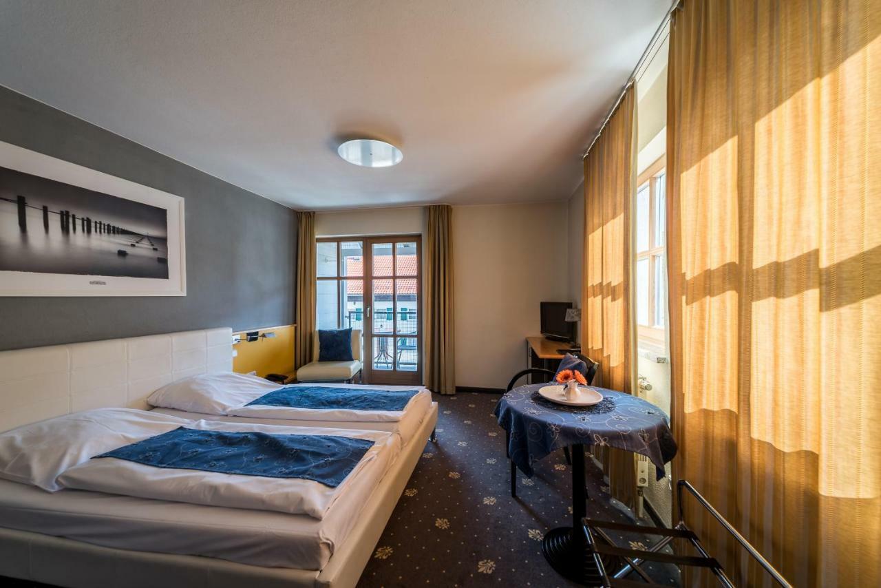Sopherl Am See - Fruehstueck Auf Der Seeterrasse, Sehr Ruhig Und Wunderschoen Am See, 3 Minuten Nach Oberpfaffenhofen, Viele Radtouren, Restaurants & Cafes In Der Umgebung Веслинг Экстерьер фото